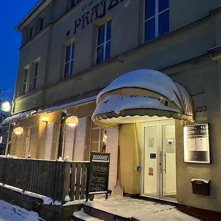 Prajzko, Hotel *
