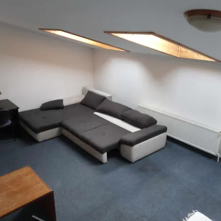 Prajzko, Hotel *