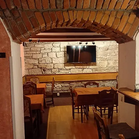 Prajzko, Hotel *