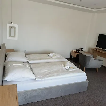 Prajzko, Hotel Hronov