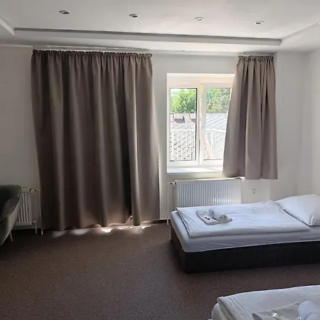 Prajzko, Hotel *